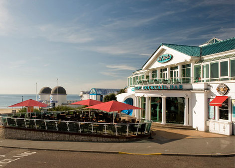 The outside of the Hot Rocks restaurant and bar 